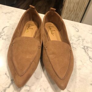 Point toe flats